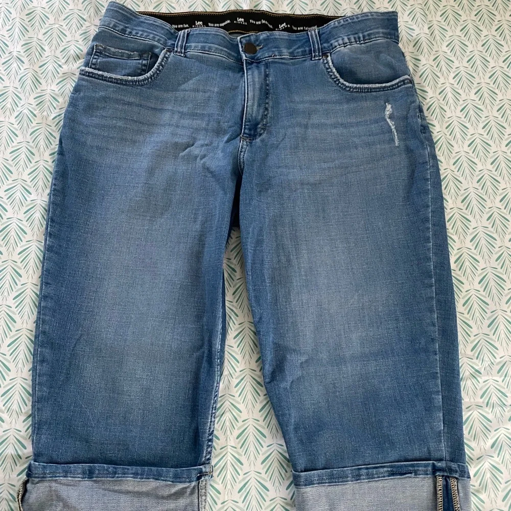 Lee Women's Denim Capris with Cuffed Hem - Picture 1 of 6